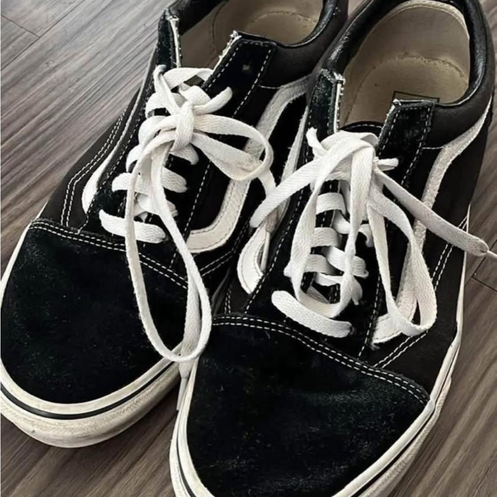 Vans Men's Black and White Sneakers